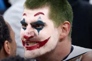 梁子结下了！约基奇赛后和雷霆球员挨个击掌 但和杰林威擦肩而过